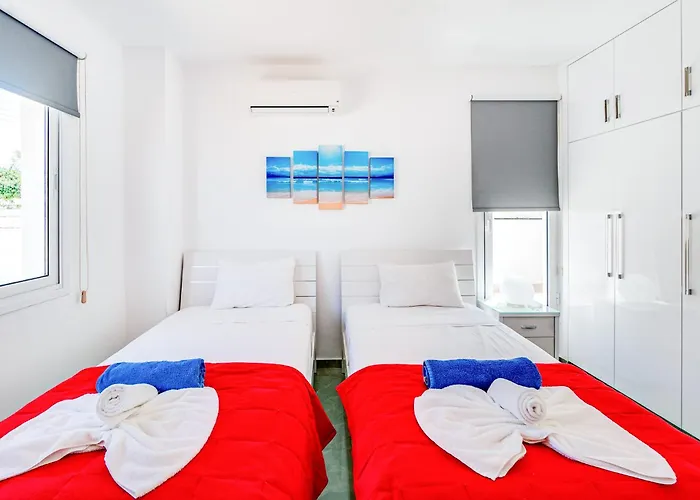 Beach Front Aqua Marina By Ezoria Villas