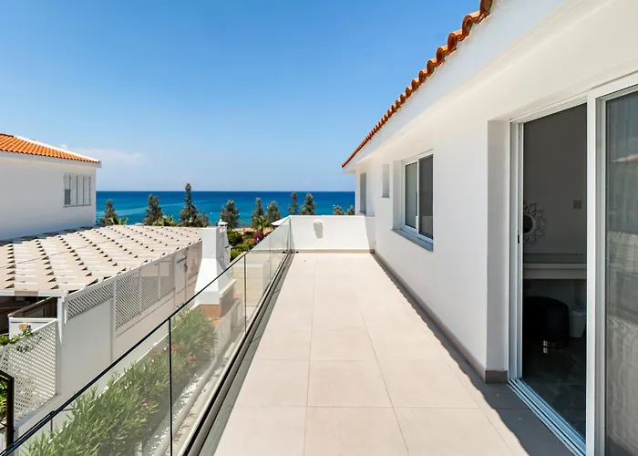 Beach Front Aqua Marina By Ezoria Villas